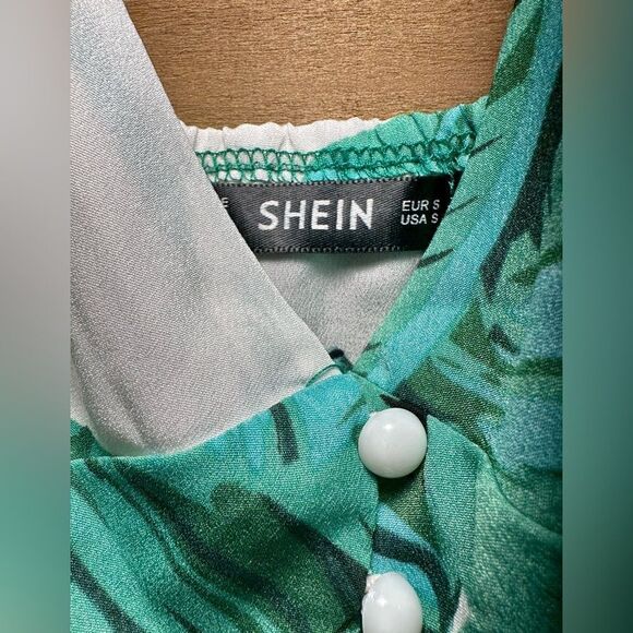 SHEIN Floral Palm Leave Tank - Size S    - Picture 3 of 9